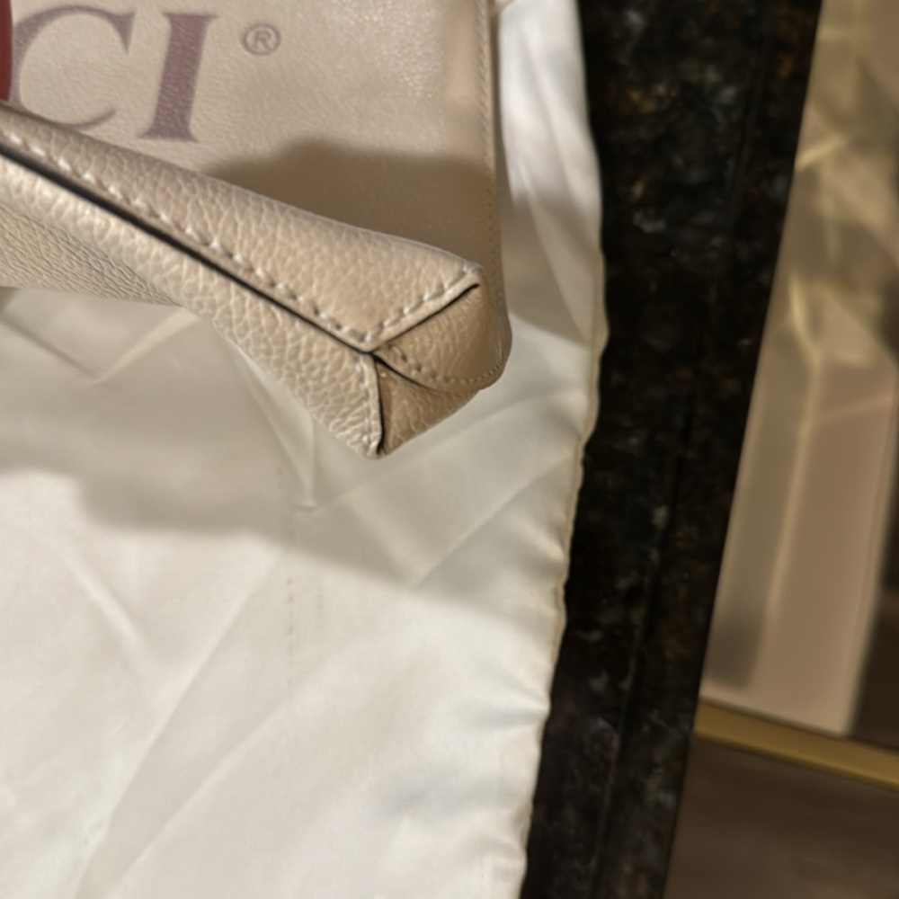 Gucci off-white clutch wristlet - Picture 8 of 9
